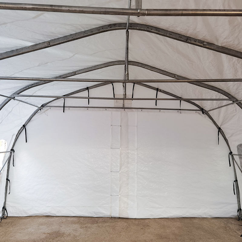 Bardzo duża podwójna przenośna wiata garażowa z PCV o wymiarach 5,6 x 6,1 m (18 x 20 cali).