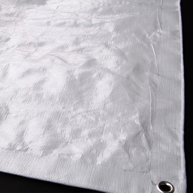 Wzmocnione, elastyczne plandeki z tworzywa sztucznego o wymiarach 4x5 m do tymczasowego schronienia